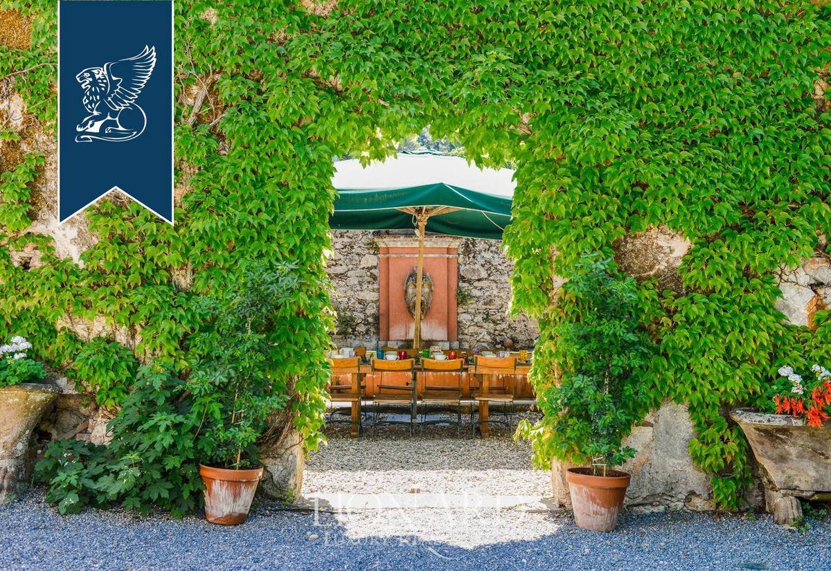 Villa in vendita 15 Stanze da letto a Capannori