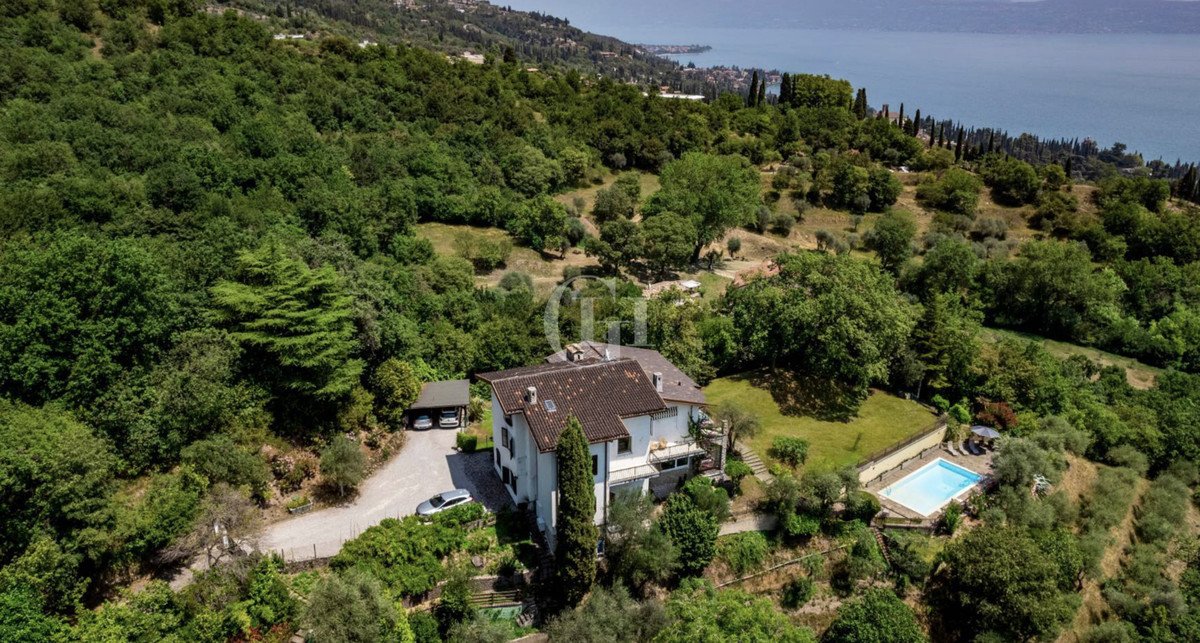 Villa in vendita 6 Stanze da letto a Gardone Riviera