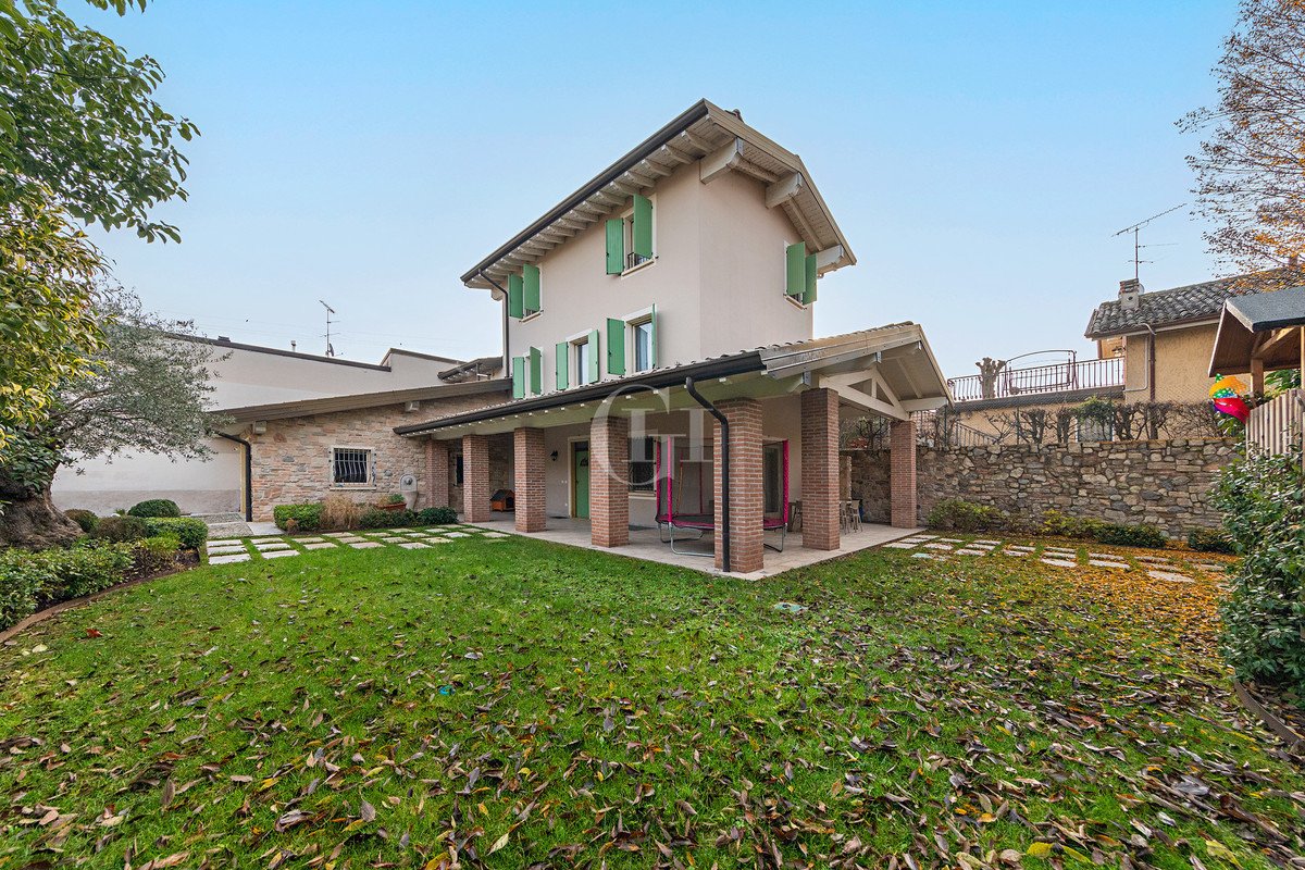 Villa in vendita 3 Stanze da letto a Lonato Del Garda