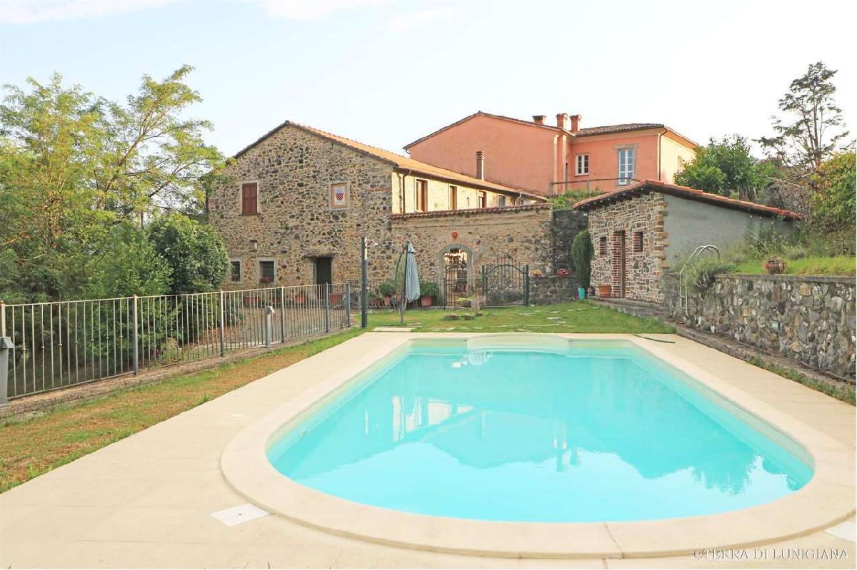 4 Bedrooms Farmhouse for sale in Tresana [705507] Gateaway®