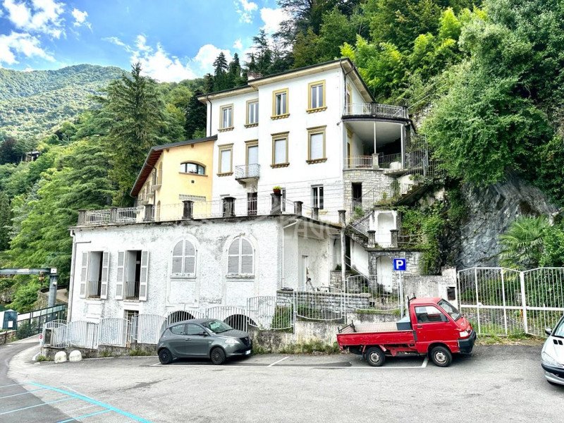 Villa in vendita a Faggeto Lario