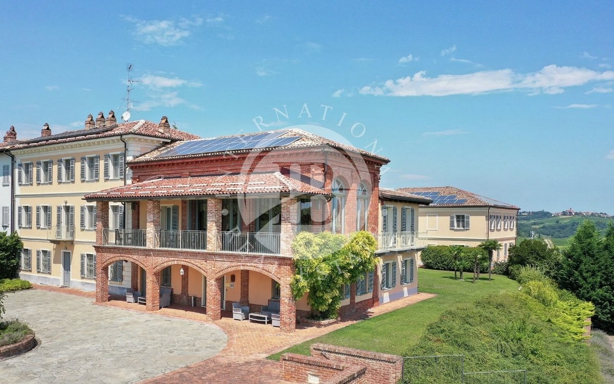 Villa in vendita 24 Stanze da letto a Vignale Monferrato