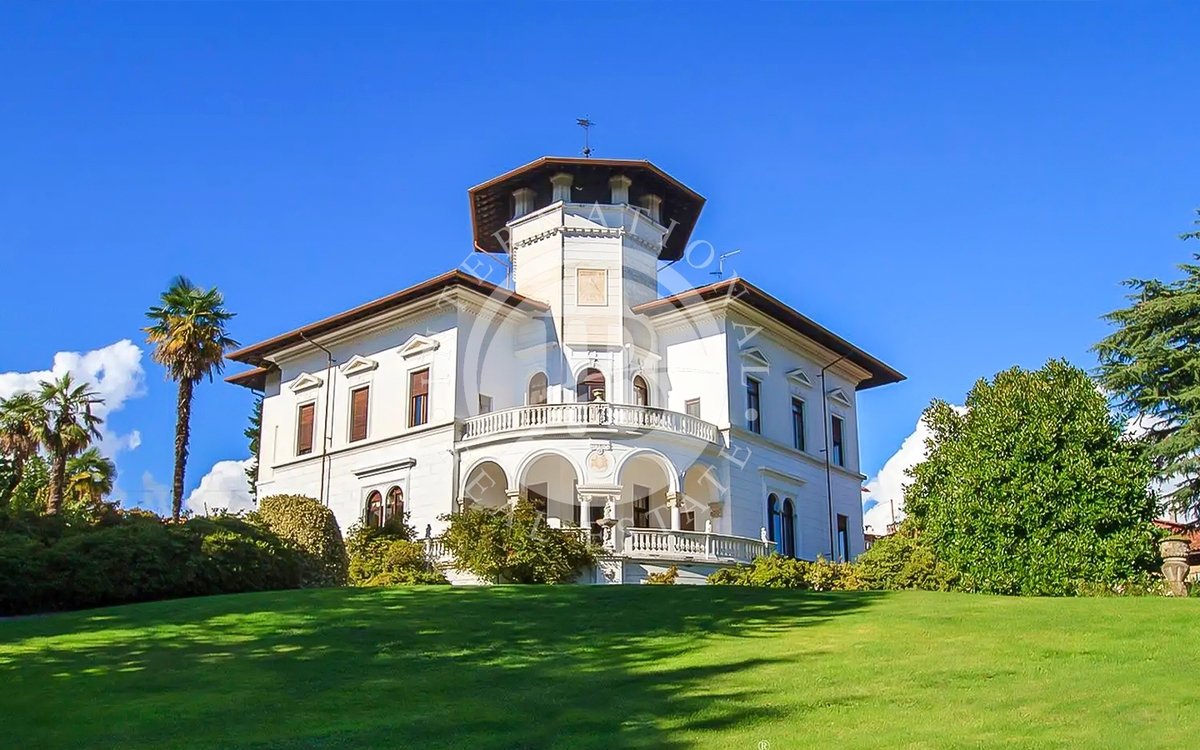 Villa in vendita 10 Stanze da letto a Biella