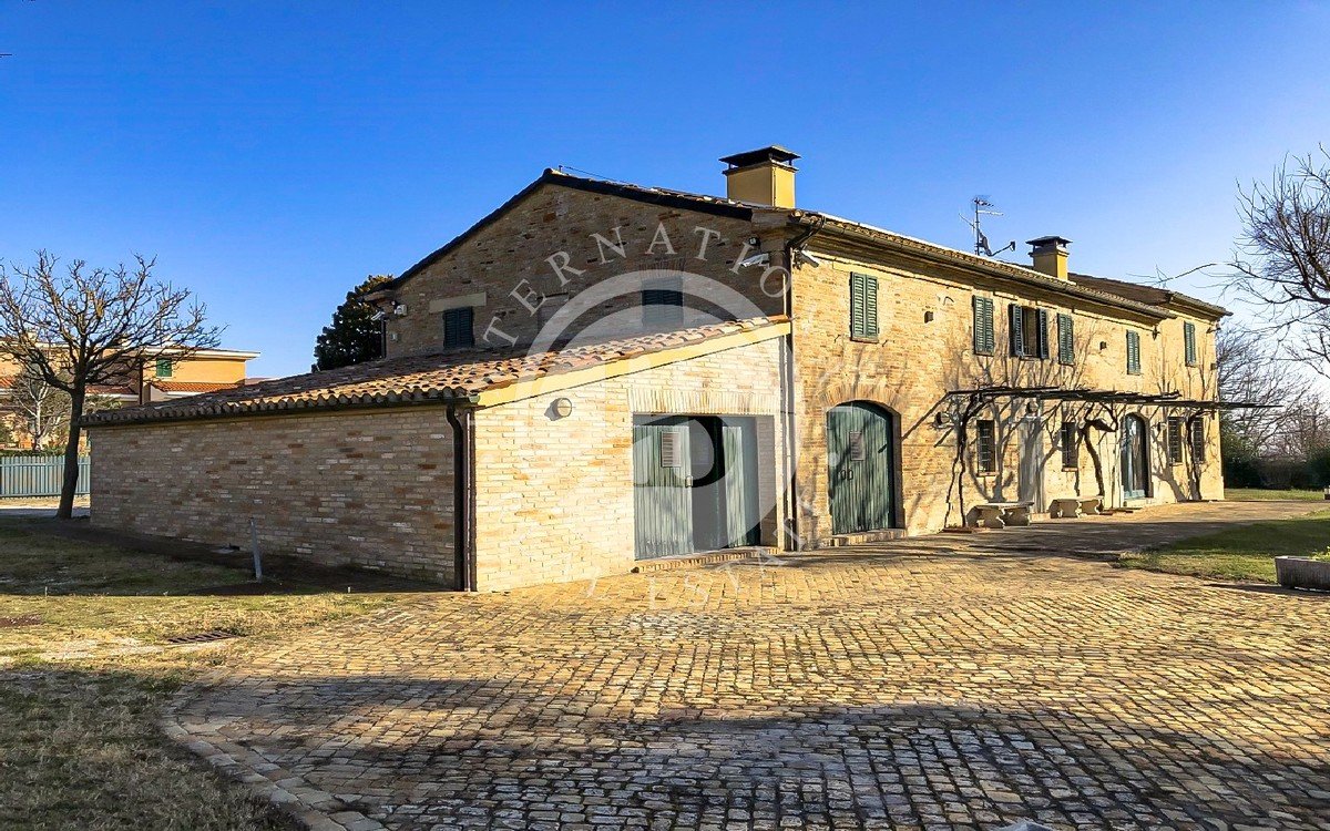 Villa in vendita 7 Stanze da letto a Pesaro