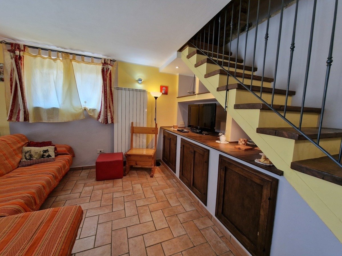 Casa semi indipendente in vendita 3 Stanze da letto a Baschi