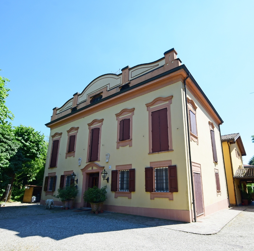 Borgo in vendita 11 Stanze da letto a Modena