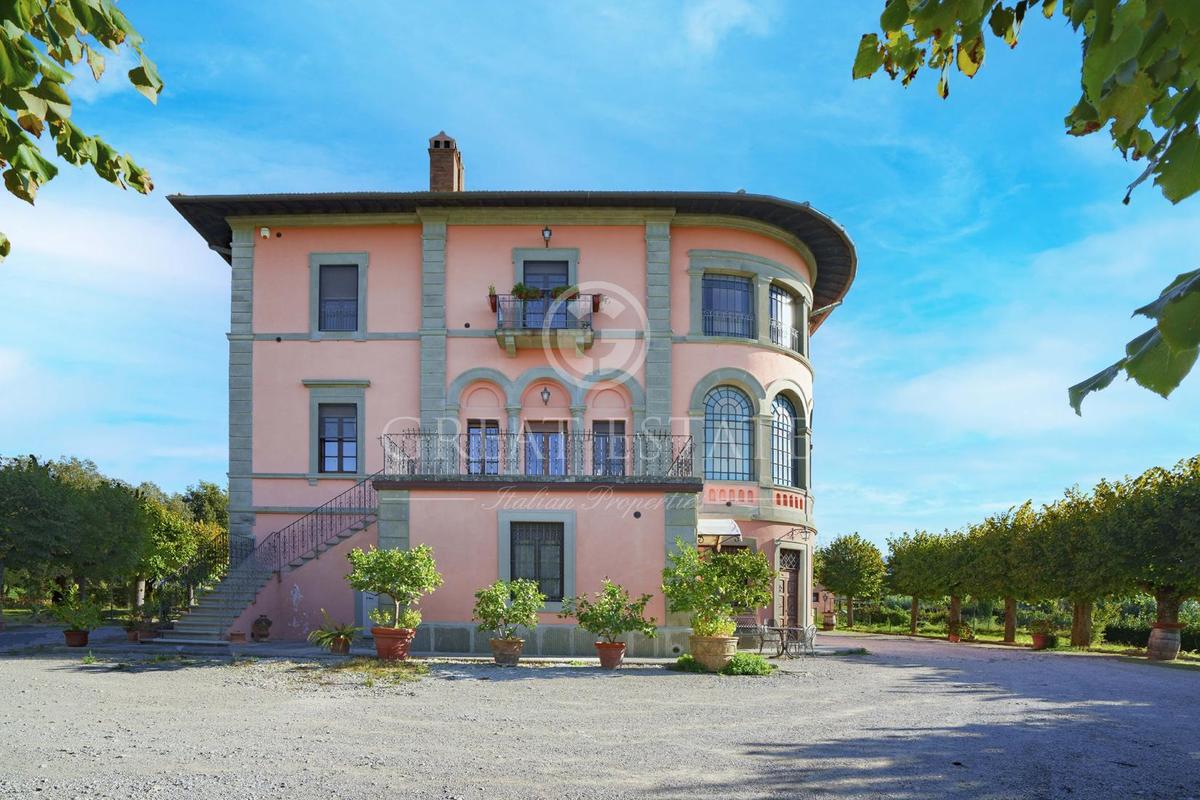 Villa in vendita 7 Stanze da letto a Cortona