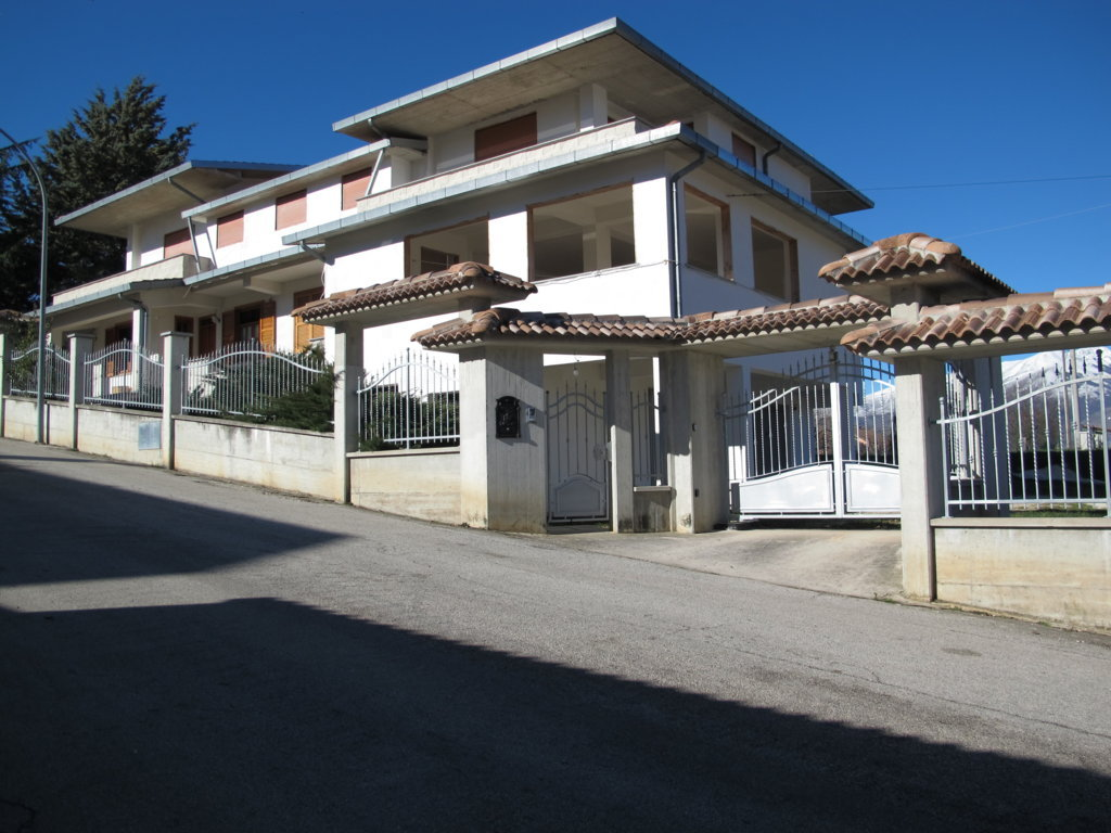 Casa indipendente in vendita 5 Stanze da letto a Goriano Sicoli