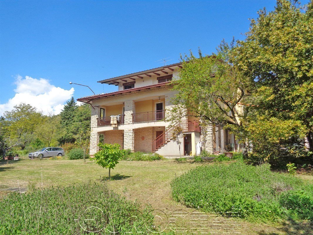 Villa in vendita 6 Stanze da letto a Pietralunga