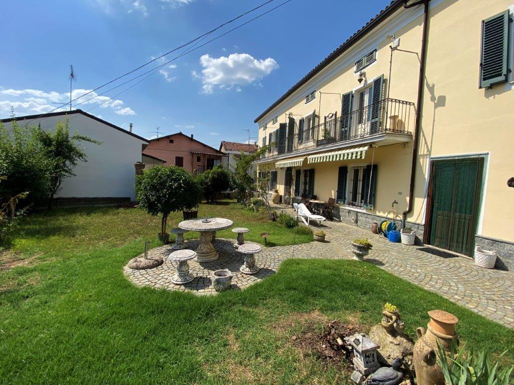 Casa di campagna in vendita 3 Stanze da letto a Castelnuovo Belbo
