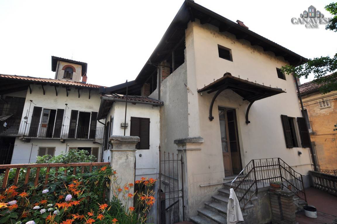 Casa indipendente in vendita 6 Stanze da letto a Castellamonte