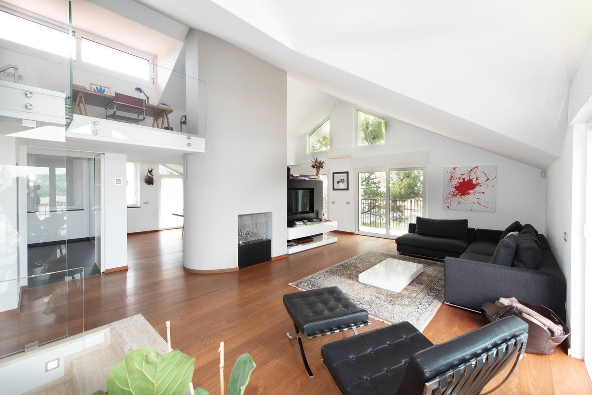 4 Bedrooms Villa for sale in Villa Guardia [689630] | Gate-away®