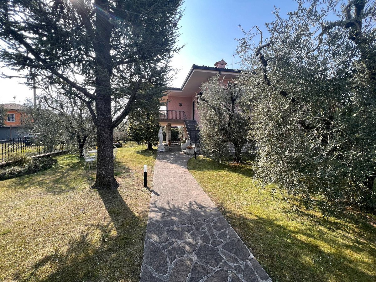 Casa in vendita 6 Stanze da letto a Puegnago Del Garda