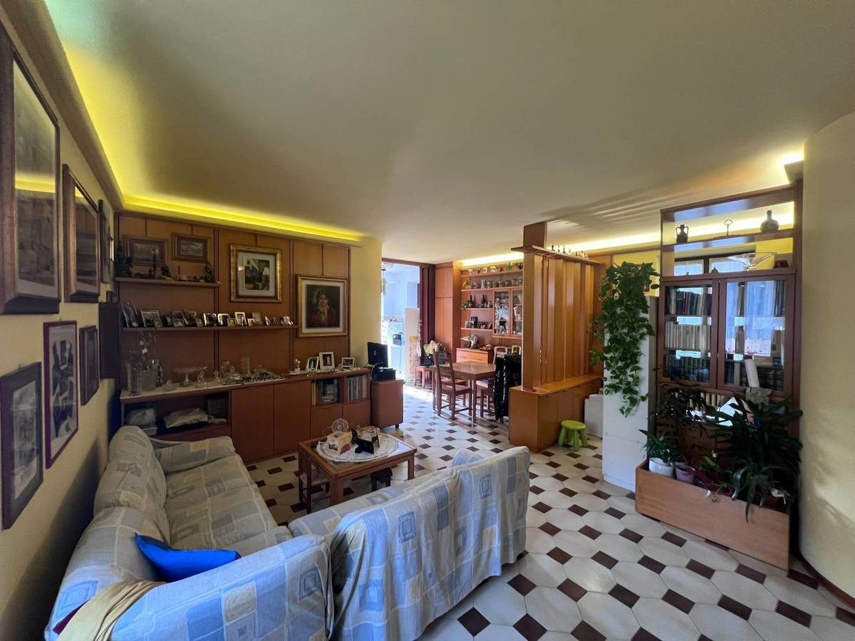 Casa semi indipendente in vendita 6 Stanze da letto a Desenzano Del Garda