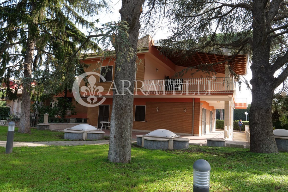 Villa in vendita 11 Stanze da letto a Roma