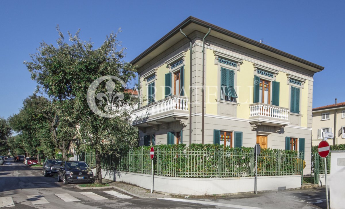 Villa in vendita 6 Stanze da letto a Camaiore