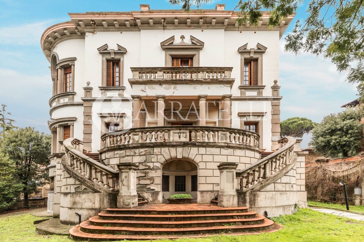 Villa in vendita 9 Stanze da letto a Firenze