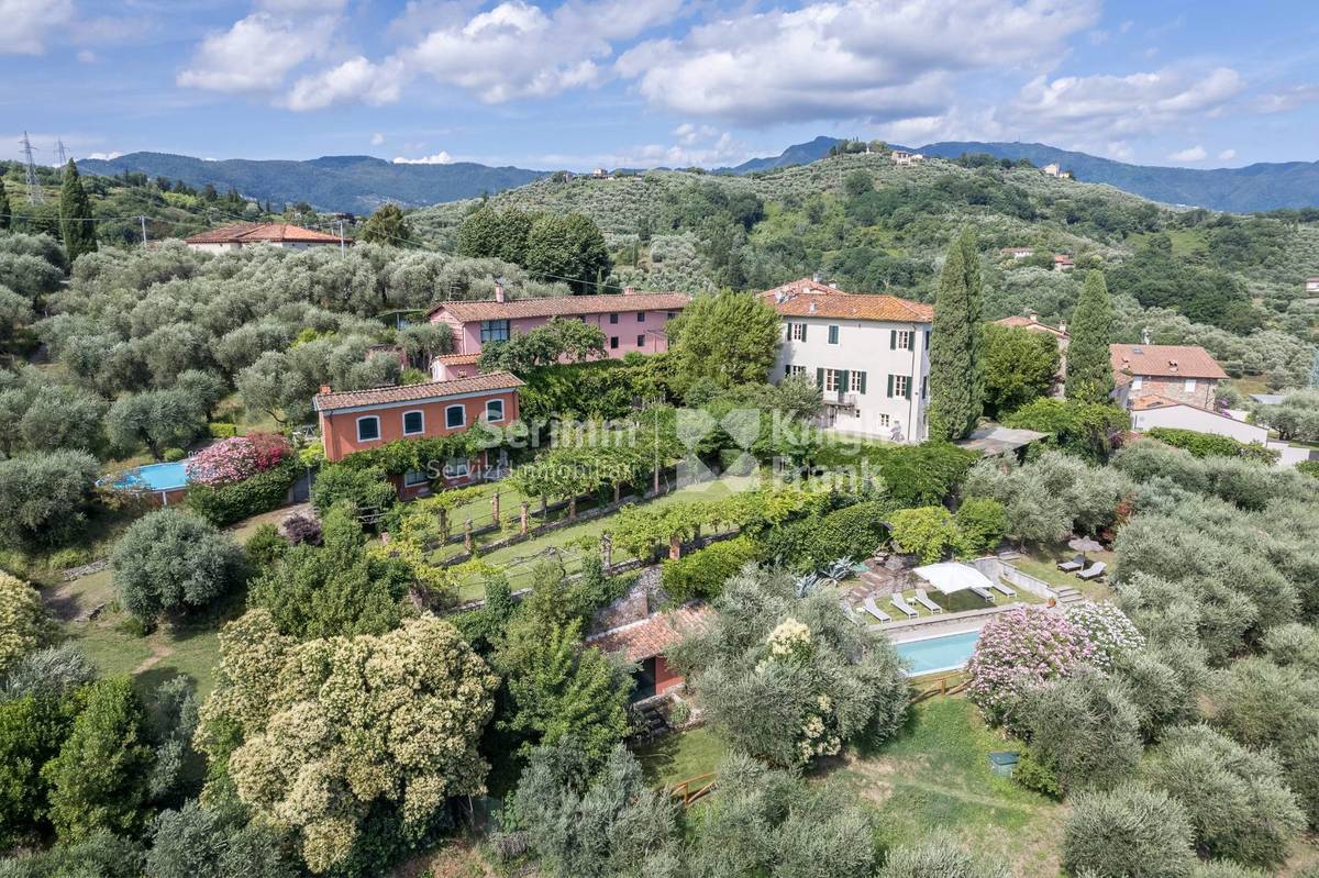 Villa in vendita 9 Stanze da letto a Lucca