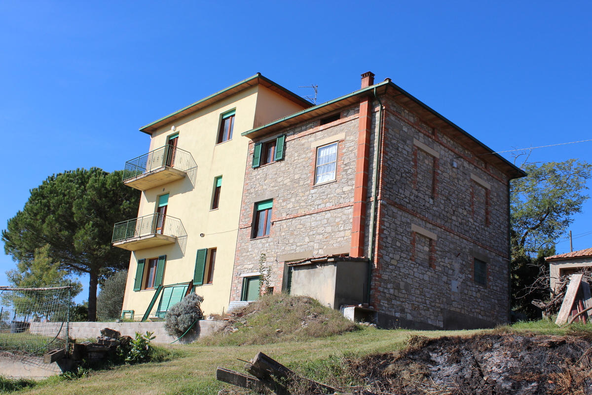 Casa di campagna in vendita 4 Stanze da letto a Castiglione Del Lago