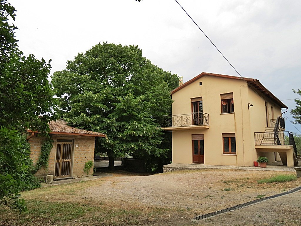 Casa indipendente in vendita 4 Stanze da letto a Baschi