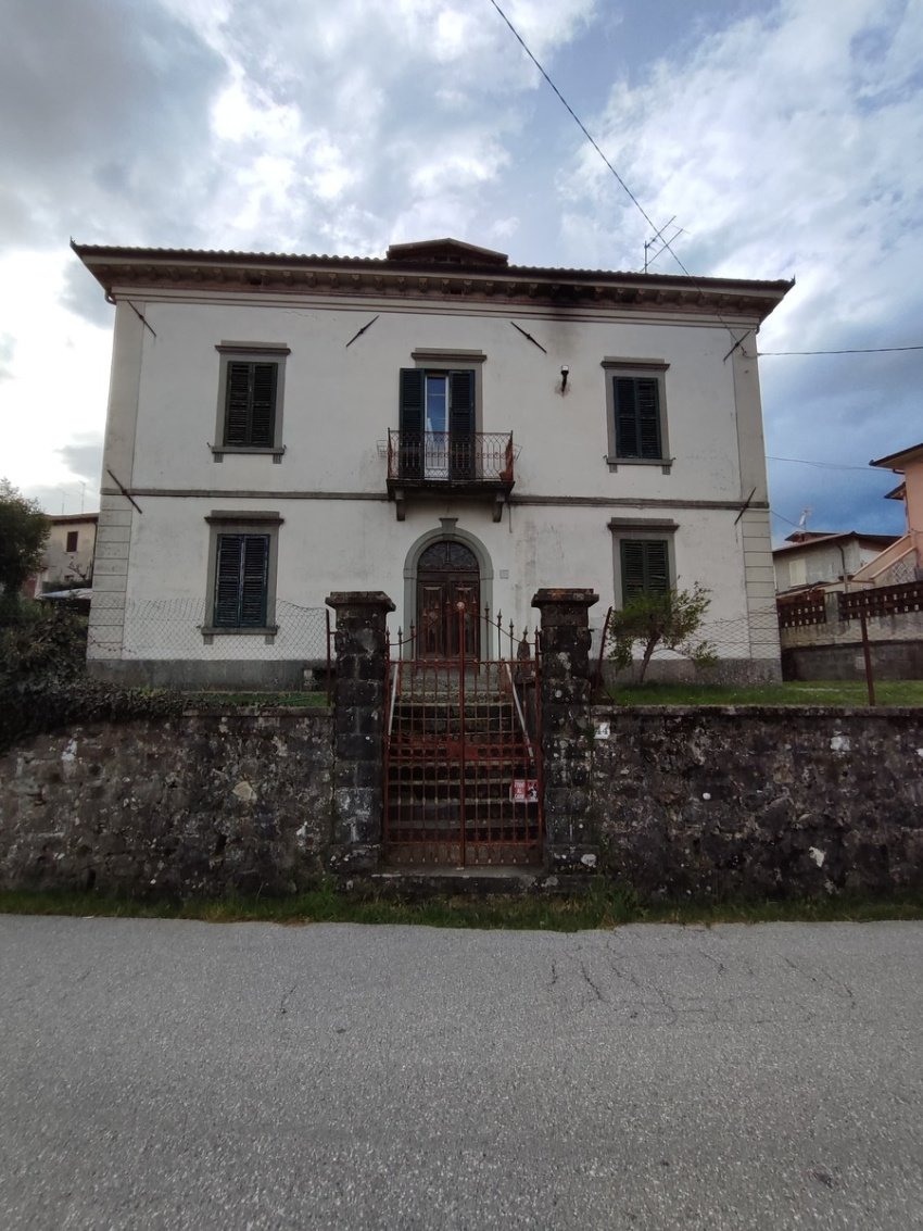 Casa indipendente in vendita 5 Stanze da letto a Camporgiano
