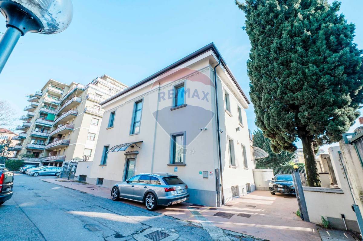 Palazzo in vendita 21 Stanze da letto a Bergamo