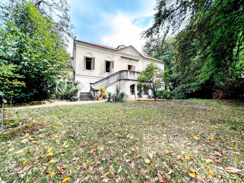 Villa in vendita 5 Stanze da letto a Romagnano Sesia