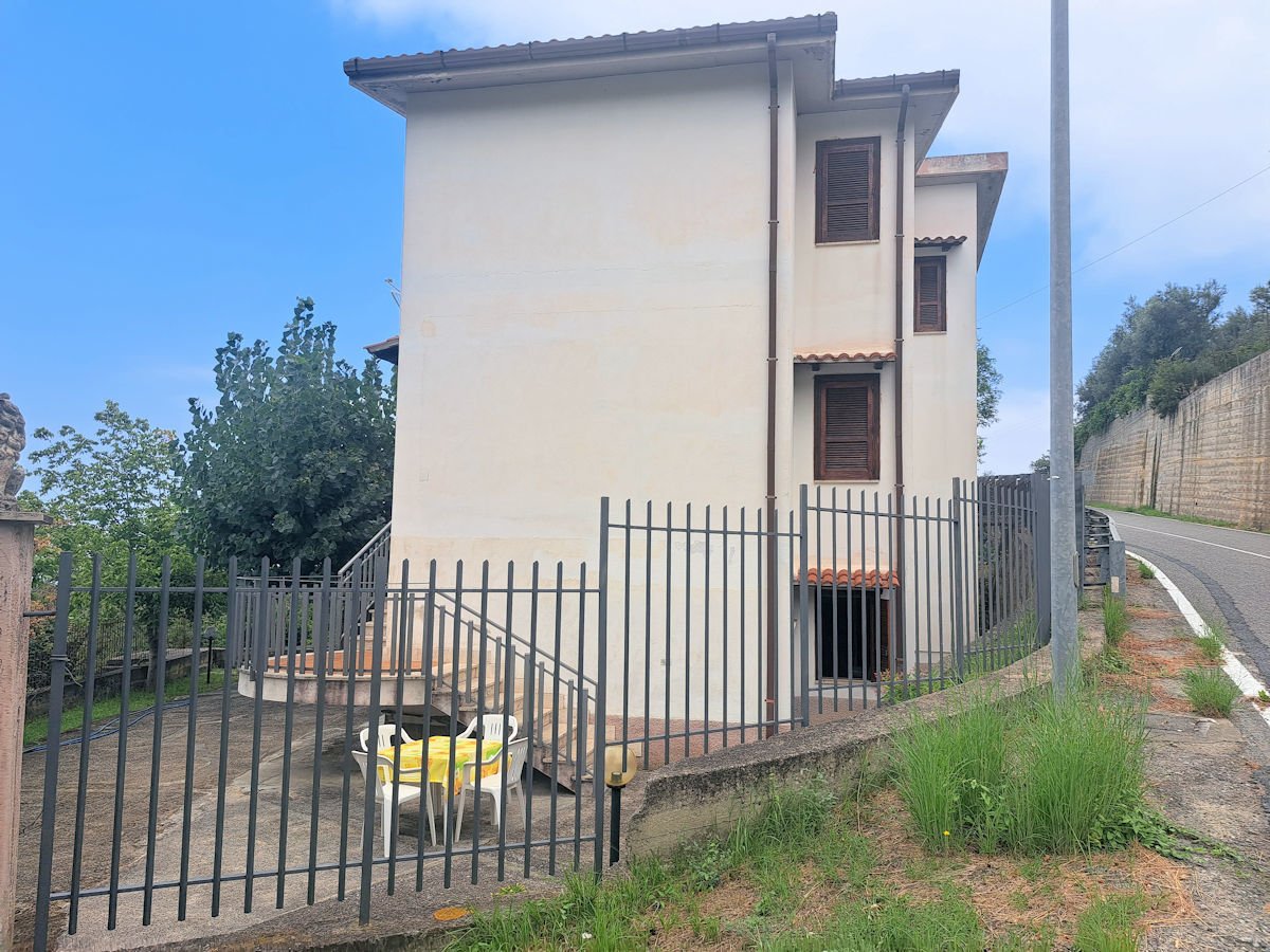 Casa semi indipendente in vendita 4 Stanze da letto a Falconara Albanese